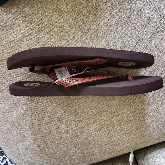 Women's cut-out flip-flops - Picture 3 of 4